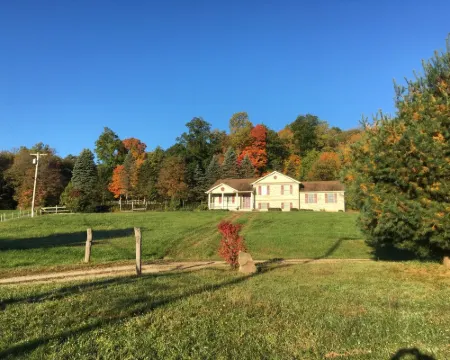 NEW! Enjoy Mountain View and private lake from your home in Laurel Highlands! Hotels in Donegal Township