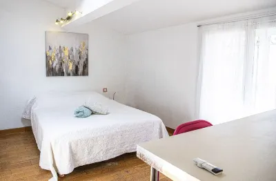 T3 in the heart of Endoume with private parking Hotels in 7th arrondissement of Marseille