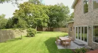 Walk to the Village! Charming modern beachhouse