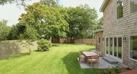 Walk to the Village! Charming modern beachhouse