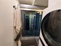 Modern mountain cabin condo w/ jetted tub steam shower +music reactive lighting