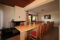 Gemütliche Ferienunterkunft für bis 14 Personen in der Vulkaneifel Hotels in Immerath