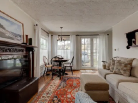 Charming Cottage on quiet street in Historic Eastport Hotels in Eastport