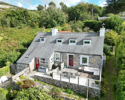 Amazing Sea Views Set in 7 Acres of Fields Dog Friendly on the Welsh Coast Path. Hotels in Nefyn