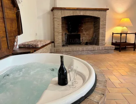 Septà - Pittoresca Casa Vacanze nel Centro Storico Vista Lago, Piccolo Giardino