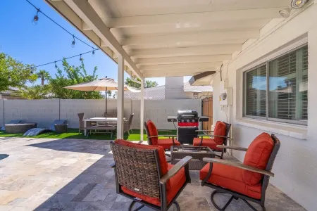 Upscale Family Gem ~ Scenic Pool ~ Game Room ~ Pkg Отели рядом с достопримечательностью «Wigwam Golf Club»