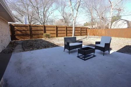 Beautiful 4 beds & 3 full baths home Отели в г. Аллен