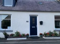 Charming fishermans cottage within minutes of beach and harbour Hotels near Fast Castle