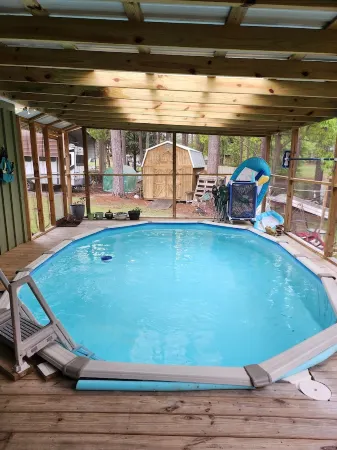 Peaceful Duck Pond close to I75