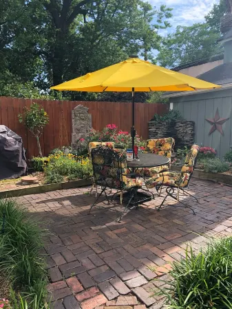 1882 Carriage House In The Heart Of The City!