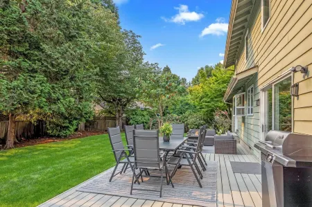 Welcome to The Nest,  there's plenty of room for the whole flock near Autzen!