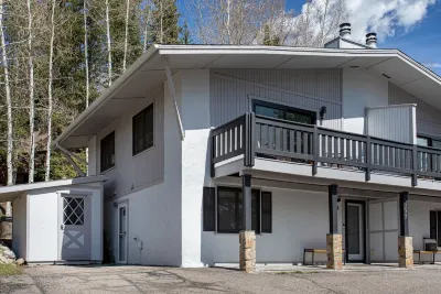 Luxury Vail 3bd/2ba w/ Hot Tub! Hotels near Vail Ski Resort