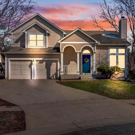 Entire 3-level, 3 BRM home w/King/Queen/Twin beds