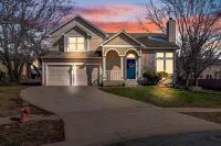 Entire 3-level, 3 BRM home w/King/Queen/Twin beds - 3-Star