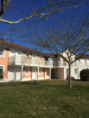 Coquet type 2 Marciac on the lakefront in the heart of nature