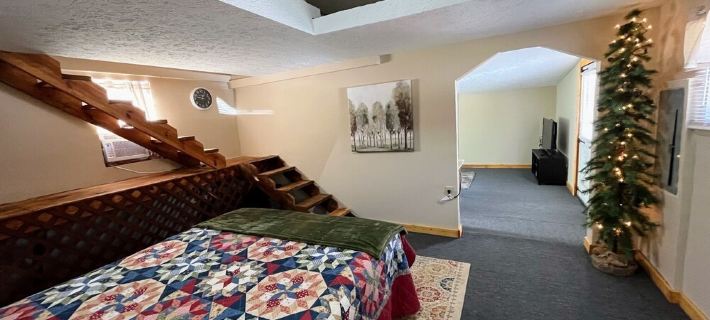Delightfully secluded 1 bed and a loft for extra space. TV and DVD player. Hotels in Powell County