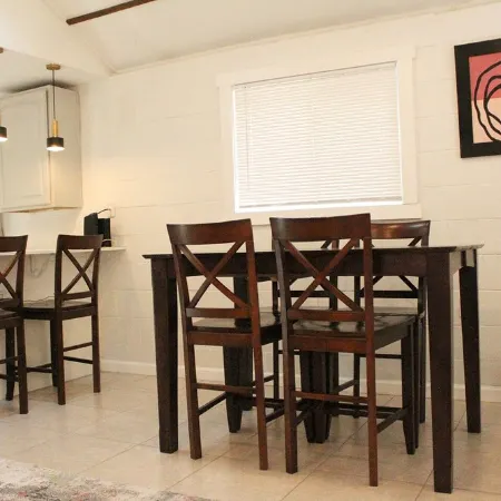 Cheerful 1-Bedroom on the eastside downtown