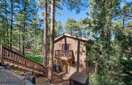 Stylish Cozy Cabin Surrounded in Pines- Hot Tub Отели в г. Альто