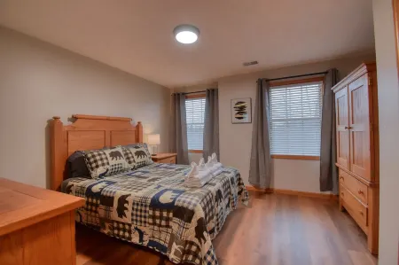 Snowshoe Creekside Villas - perfect location