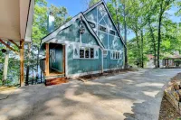 Golden sunrise, big water views, and marina a hop away