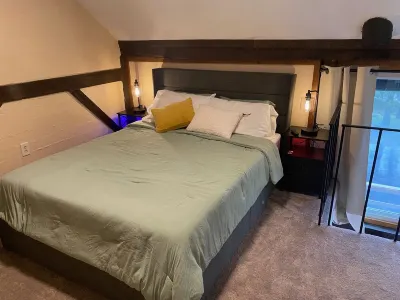 Cozy Mountain-Side Condo #10 at Greek Peak