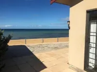 Rogues Weekender - right on the beach