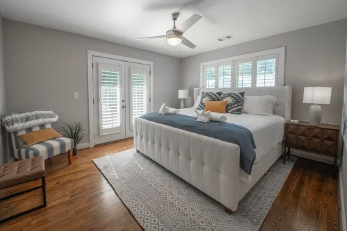 Upscale 4BR Walk to Stadium and Downtown