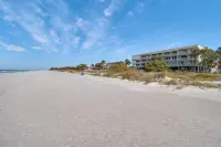 WAKE UP TO THIS AMAZING VIEW - Large Balcony - New Kitchen & Bathroom