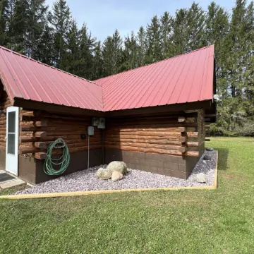 Waterfall Cabin - Pictured Rocks Lodging