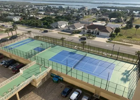 #203  Promos, Second Floor, Top Quality, Spacious, King Beds, #20 Dog Free