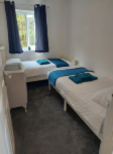 Central Buxton apartment with scenic views and free parking โรงแรมใน