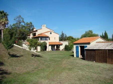 Renovated Catalan farmhouse, 2 minutes from the centre of Céret, not overlooked. Отели рядом с достопримечательностью «Camping Mas d'en Mas»