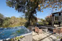 Stunning Contemporary Home with Hot Tub Hotel in zona Oasis Texas balcony view