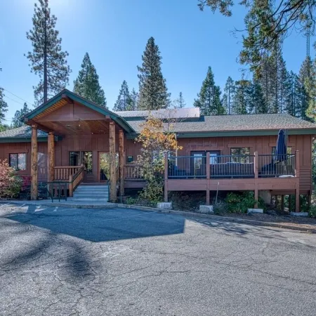 Sleeps 26 people.. 1 of a kind Lodge... Large families, team bonding, retreats!