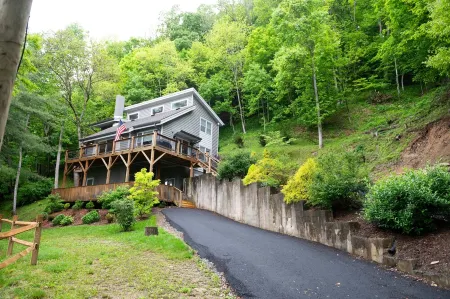 Great views, opportunities for relaxing house on13 acres, central locale<br><br> Отели в г. Ков Крик