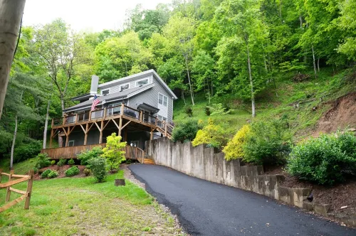 Great views, opportunities for relaxing house on13 acres, central locale<br><br>