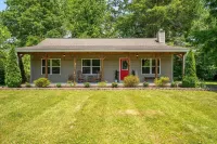 Mountain Lux Home - 5 Mins to Downtown Brevard & 8 Mins Pisgah National Forest!
