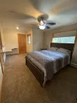 Midtown Hideaway-Spacious comfortable home w/firepit. Hotels near Auke Bay Park