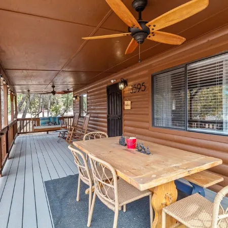 Comfy, Cozy Cabin in the Mountains with a large front porch. Pet-Friendly!