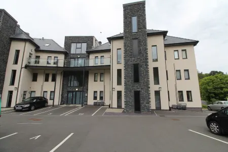 Llys Marina Fabulous Modern Apartment with Balcony for Snowdonia and Anglesey Отели рядом с достопримечательностью «Парк Гринвуд Фэмили»