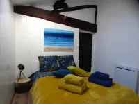 CHARMING COTTAGE WITH TERRACE OVERLOOKING THE COUNTRYSIDE Hotels in Bioussac