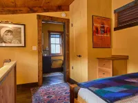 Pristine Custom Cottage, Grand Piano, Massage Studio on Site Hotels in Addison County