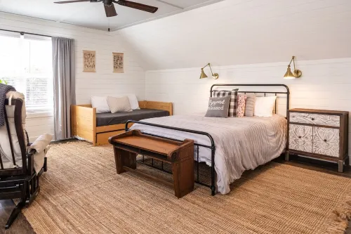 Quaint Carriage House - Minutes from Senoia and Trilith Studios.