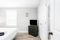 724A · The Blue Bungalow - Min to Downtown and Airport!