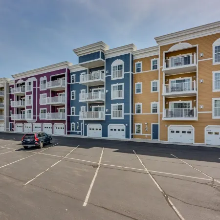 Luxury Downtown Getaway: 2BR Condo Near New Buffalo’s Top Attractions!