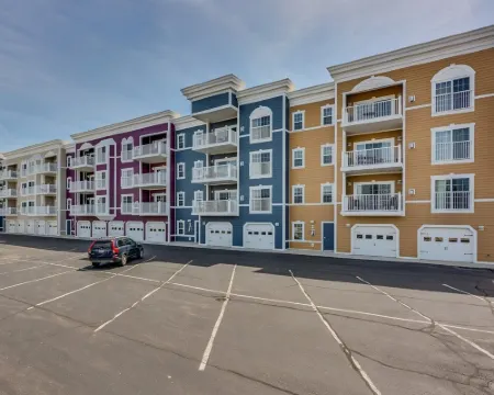 Luxury Downtown Getaway: 2BR Condo Near New Buffalo’s Top Attractions! Hotels in New Buffalo