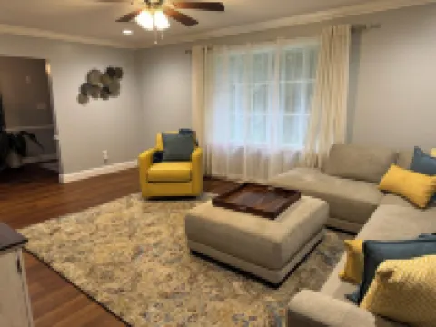 Great location, country living in the city.  Close distance to Williamsburg