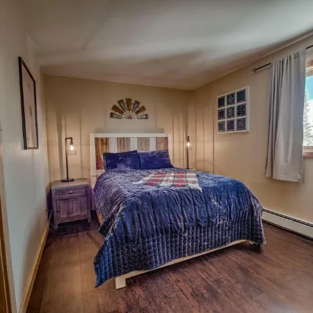 Silverthorne Condo with Mtn views, Pool & Hot tub