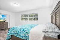 Naples Dream Escape 4BR Home, heated pool, 10min from Beach Hotels near Sun-N-Fun Lagoon