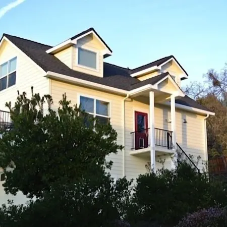 Large Private Carriage-House Retreat with Amazing Views